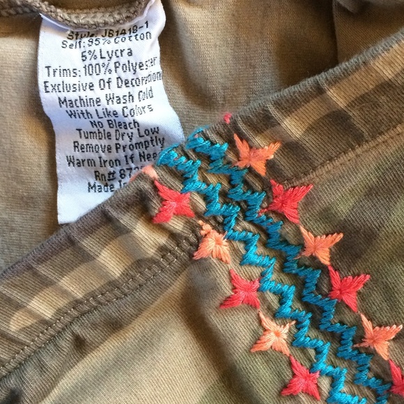 🍃💕NWT Johnny Was Embroidered Camo Legging - Picture 6 of 8